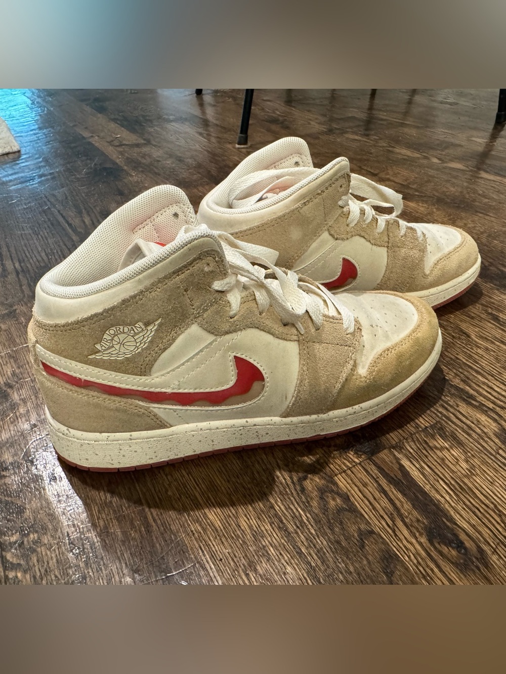 Jordan 1 Mid SE
Peanut Butter & Jelly (GS)